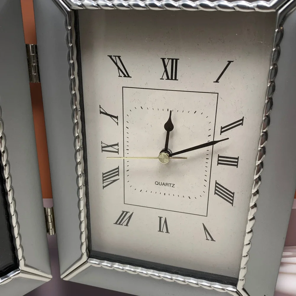 Vintage Y2K Hinged Photo Frame Clock Silver Classic Desk Table Quartz Working